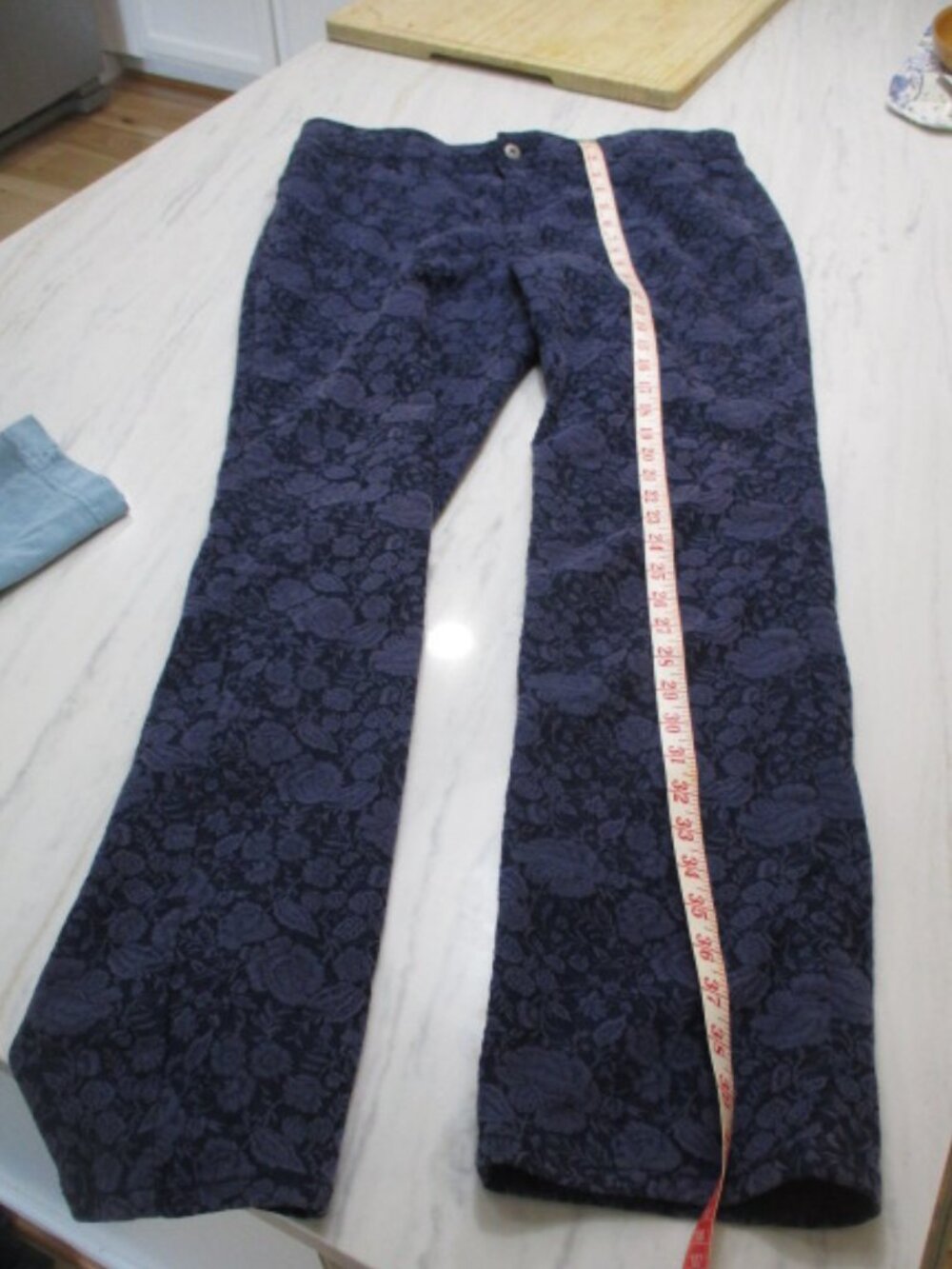 Chico's 1.5 Navy Blue Paisely textured pants
